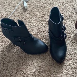 Black Boots with zip